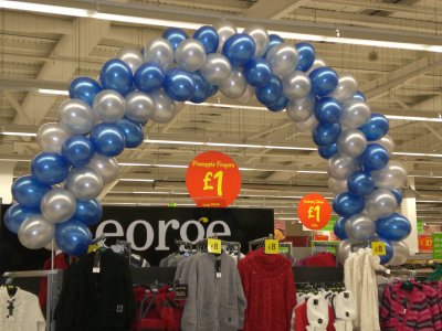 queensferry Asda living balloon twist arch airfilled 16 foot.JPG