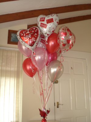 Love Balloons set of 11 4 foil and 7 Latex 2.JPG