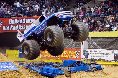 g3/79/453679/3/56526002.MonsterTrucksUSAirforce1.jpg