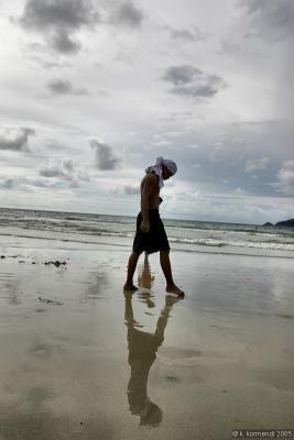 g3/79/533079/3/53515852.beachwalkers3.jpg