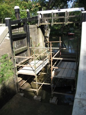 The re-erected scaffold by the upper lock gates