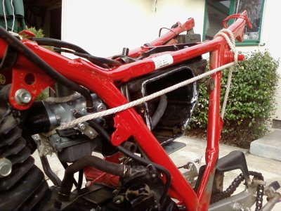 XR100-carb-fitment-in-TLR200-rope-install-tool.jpg