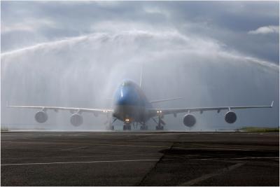 Inaugural flight to lLa Reunion, thanks to the firemen!