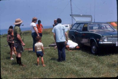 121 Howard Cowling VE3WT (pipe), Ed Welch VE3CBG (looking under car)