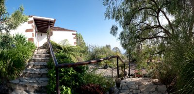 links Eingang, rechts Patio unten