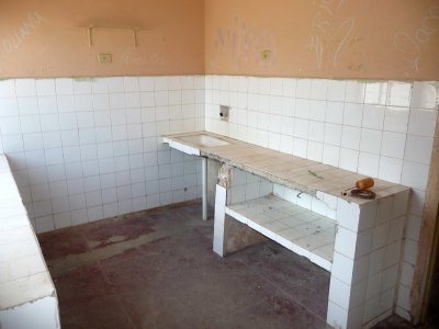 DIE KUECHE:  DAS NEUE KINDERHEIM VOR DEM AUSBAU  P1030593.JPG
