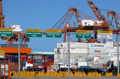 Im Containerhafen von SUAPE   P1030685.JPG