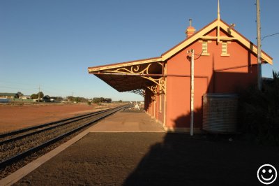 DSC_9269 Cobar railway station platform.jpg