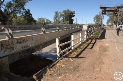 DSC_9312 New Bridge and old Bridge over the Darling River at Wilcannia.jpg