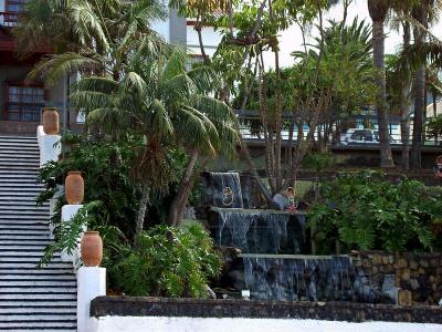 Waterfalls at Ayuntamiento.jpg