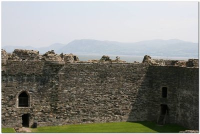 Beaumaris Castle  0856.jpg