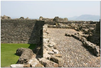 Beaumaris Castle  0866.jpg