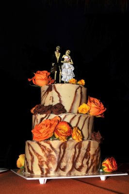 Day of the Dead themed chocolate wedding cake. Photo by Cecilia Dumas  www.ceciliadumas.com
