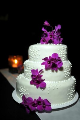 Polka dot cake with purple orchids. Photo by Cecilia Dumas   www.ceciliadumas.com
