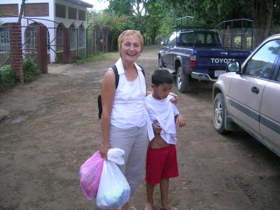 Lori taking in clothes with one of the boys