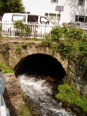 ... and heads back underground.  We ate a a restaurant where the stream flows through... we saw and heard it from our table