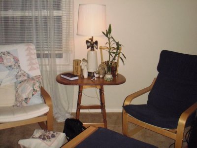 Back to Luke and Sarah's the next day as they continue putting things together. (The little table is from my kid-home.)