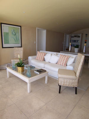 Lounge 2.jpg
