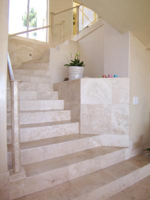 Stairway to 2nd level.jpg