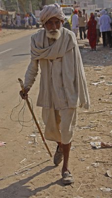 Walking Pushkar Road