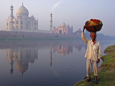 Carrying Wash Taj Mahal
