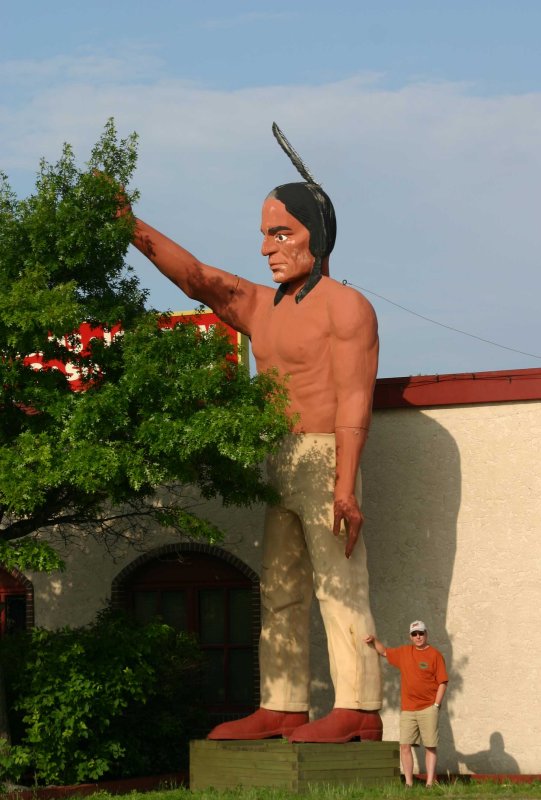 Muffler Man Indian, Bemidji.jpg