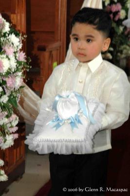 Ring bearer 3