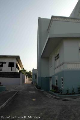 Driveway (left side)