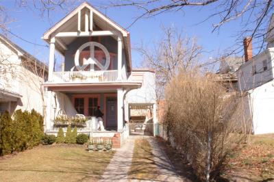 PeaceSignHouse
