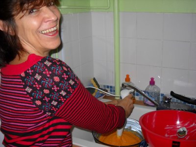 La resplendissante Solange  son travail de cuisinire