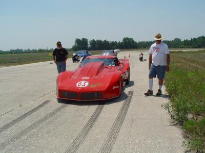 RANDY WATCHES AS JACK HEADS TO THE LINE