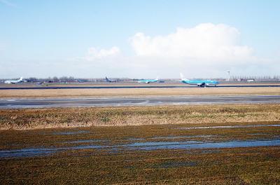 Landing at a water-logged Schiphol 8148