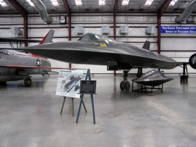 SR-71 Blackbird - World's Fastest Plane