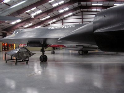 SR-71 Blackbird - World's Fastest Plane