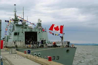 Frgate canadienne NCSM Toronto.