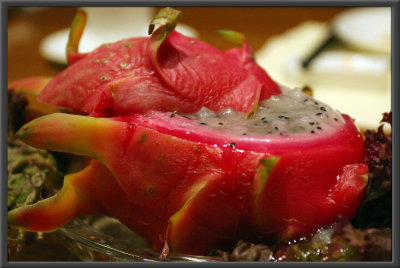 Stewed Snow Frog Roe with Dragon Fruit  ѩ 58Ԫ