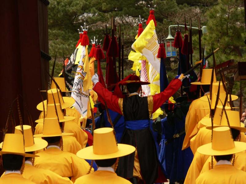 Approach of the guard, Toksugung Palace, Seoul, Korea, 2006