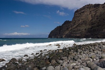 The beach at hermigua (and Tenerife in the back)