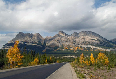 Approaching Saskatchewan Crossing