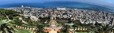 Downtown and Harbour of Haifa, from the Height of the Bahai Park .jpg