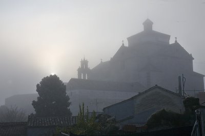 Silueta de Oropesa entre tinieblas