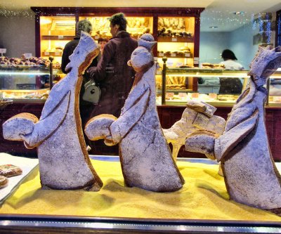 The Three Wise Men of bread arrive...