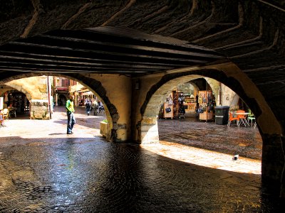 The different faces of an old street...