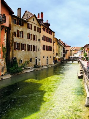 A light green liquid path leads us to the lake....