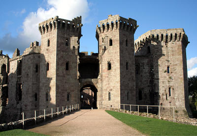 g3/82/646082/3/57246676.1519RAGLANCASTLE.jpg