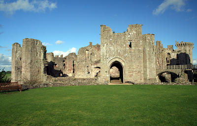 g3/82/646082/3/57246677.1523RAGLANCASTLE.jpg