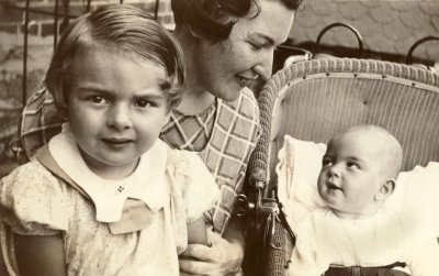 Mom, Grandma and Baby Janet c 1935