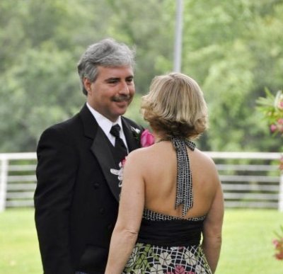 mike and dana at jeannas wedding
