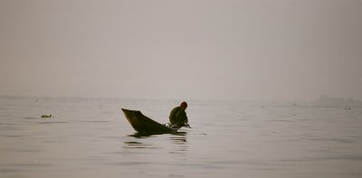 108 Inle Lake fisherman.jpg