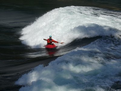 surfing the white water kayak